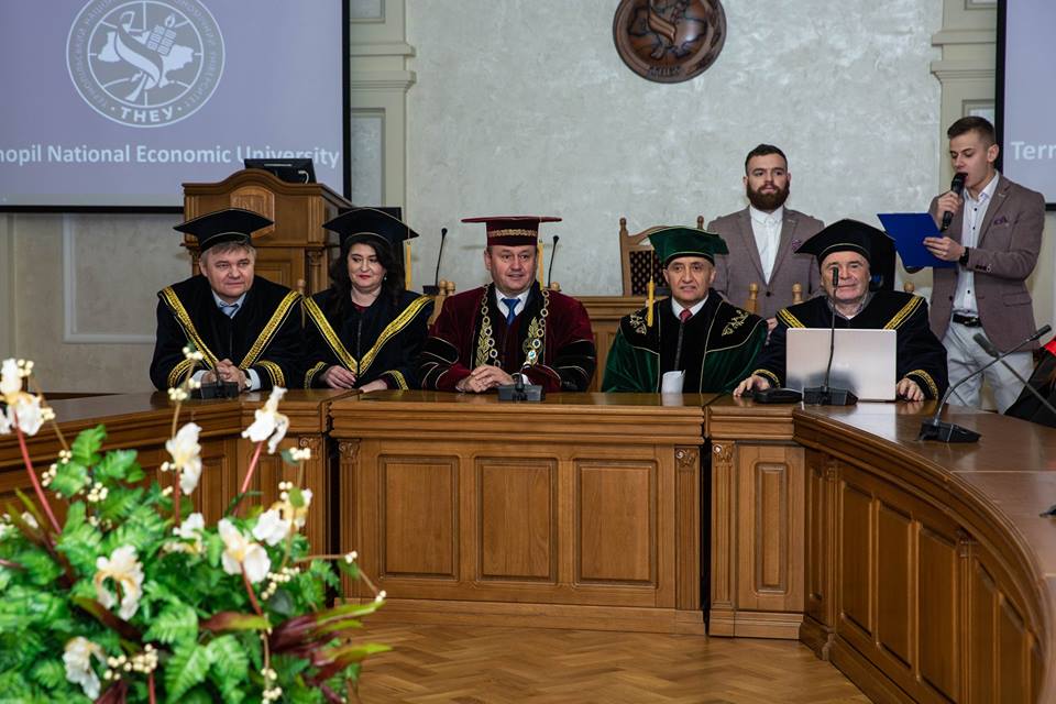 Вручення дипломів магістрам